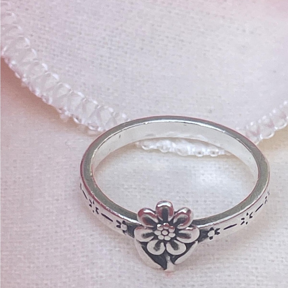 James Avery Sterling Silver Floral Accent Ring in Silver